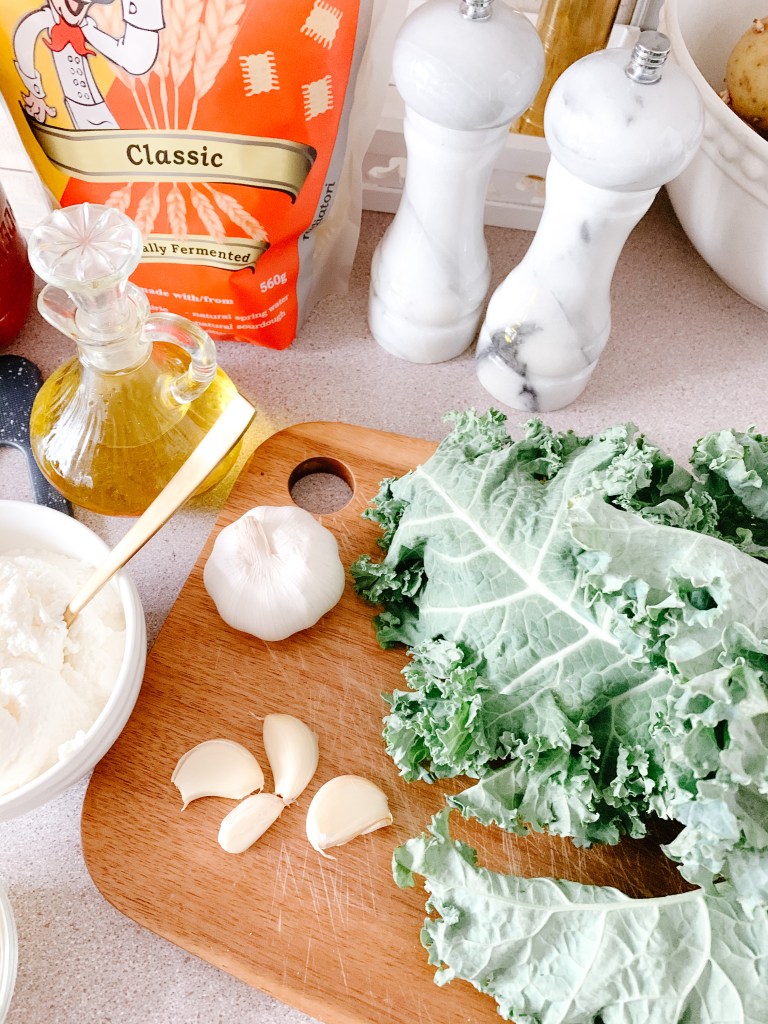 This image has an empty alt attribute; its file name is jamie_krause_home_living_kaslo_christmas_pasta_03.jpeg