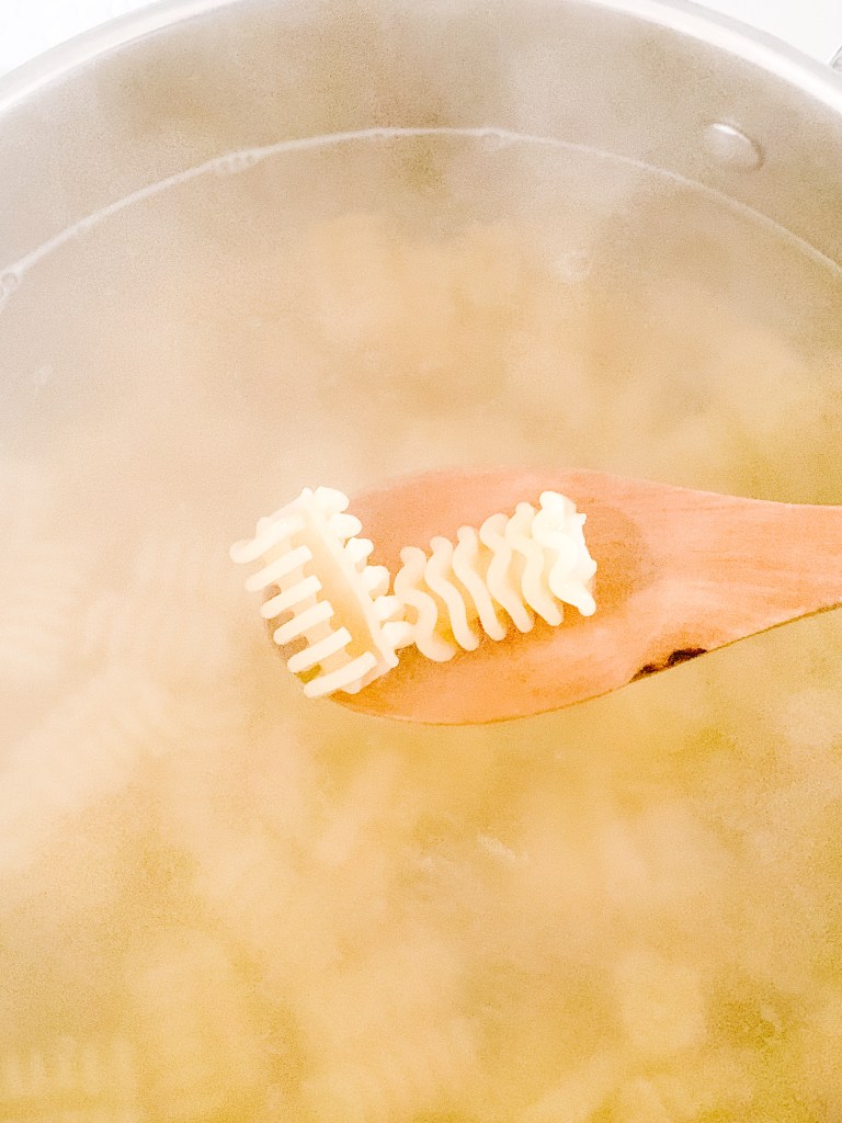 This image has an empty alt attribute; its file name is jamie_krause_home_living_kaslo_christmas_pasta_16.jpeg