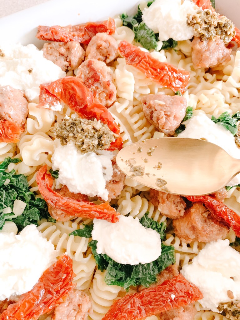 This image has an empty alt attribute; its file name is jamie_krause_home_living_kaslo_christmas_pasta_26.jpeg